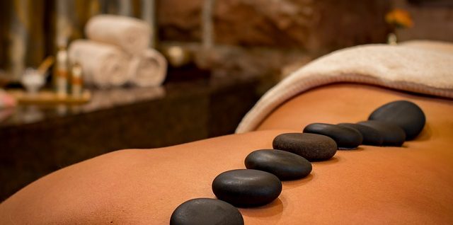 Massage aux pierres chaudes : y a-t-il des contre-indications ?