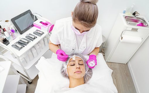 Nos conseils pour trouver l'appareil de massage du visage qui vous convientaaNos conseils pour trouver l'appareil de massage du visage qui vous convient