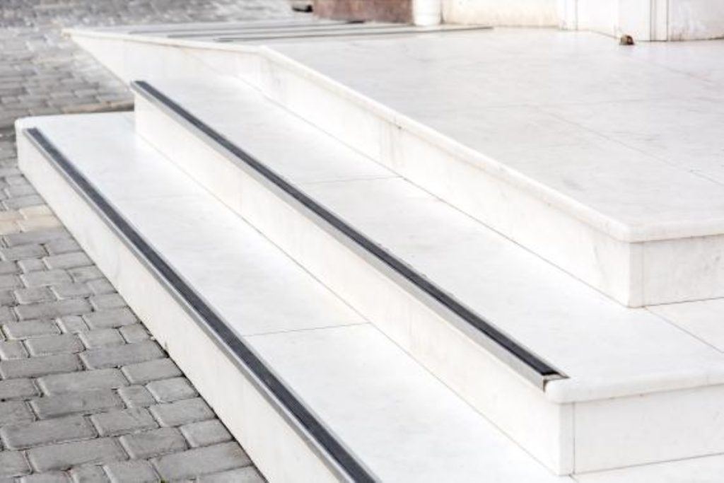 Carreler un escalier : le guide étape par étape