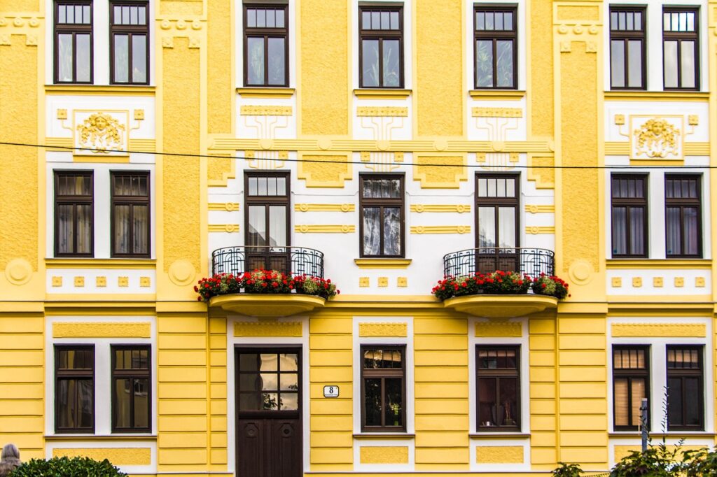 découvrez nos services de rénovation de façade pour redonner vie à votre bâtiment. transformez l'apparence et la durabilité de votre propriété grâce à notre expertise en peinture, nettoyage et rénovation extérieure.