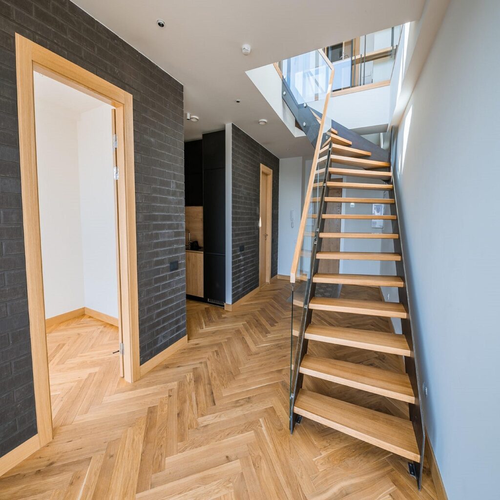 découvrez notre large sélection de revêtements de sol, incluant parquets, carrelages et moquettes, pour sublimer votre intérieur. trouvez le style parfait qui allie esthétique et durabilité.