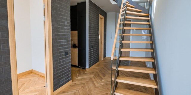 découvrez notre large sélection de revêtements de sol, incluant parquets, carrelages et moquettes, pour sublimer votre intérieur. trouvez le style parfait qui allie esthétique et durabilité.