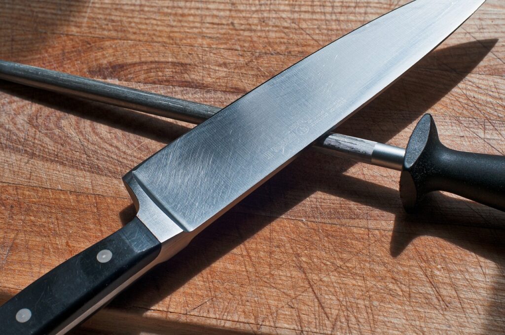 discover the ultimate guide to sharpening tools and blades for optimal performance. learn techniques, tips, and best practices to keep your knives, scissors, and outdoor equipment in top condition. master the art of sharpening to enhance precision and durability.