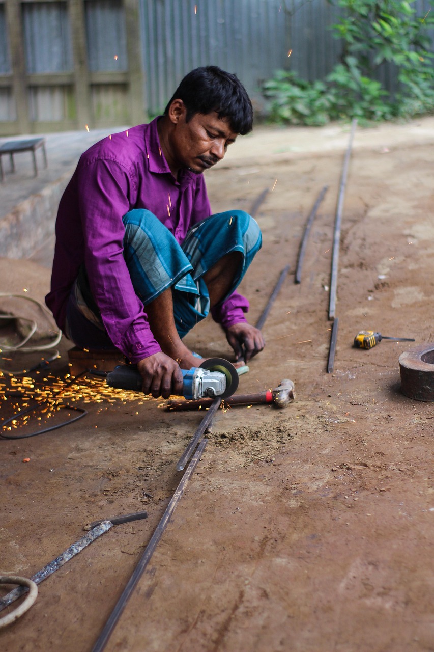 découvrez l'univers du metalworking : conseils, techniques et outils pour travailler les métaux, que vous soyez amateur ou professionnel. explorez les meilleures pratiques de la métallurgie, de la soudure à la fabrication sur mesure.