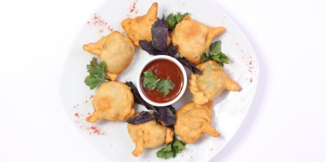 découvrez la cuisine savoyarde traditionnelle avec ses spécialités gourmandes comme la fondue, la raclette et la tartiflette, pour un voyage culinaire au cœur des montagnes.