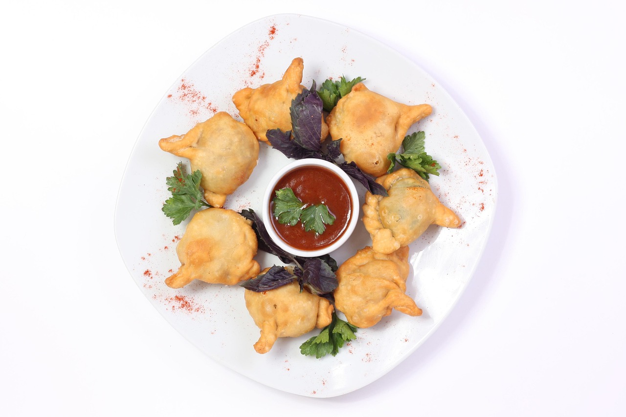 découvrez la cuisine savoyarde traditionnelle avec ses spécialités gourmandes comme la fondue, la raclette et la tartiflette, pour un voyage culinaire au cœur des montagnes.