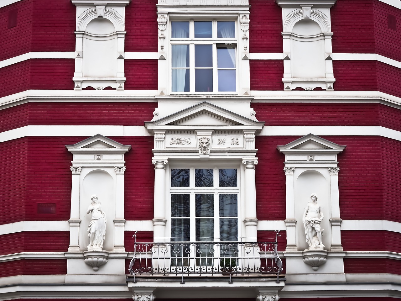 restauration de façades : redonnez vie et beauté à votre bâtiment grâce à nos solutions professionnelles et durables.