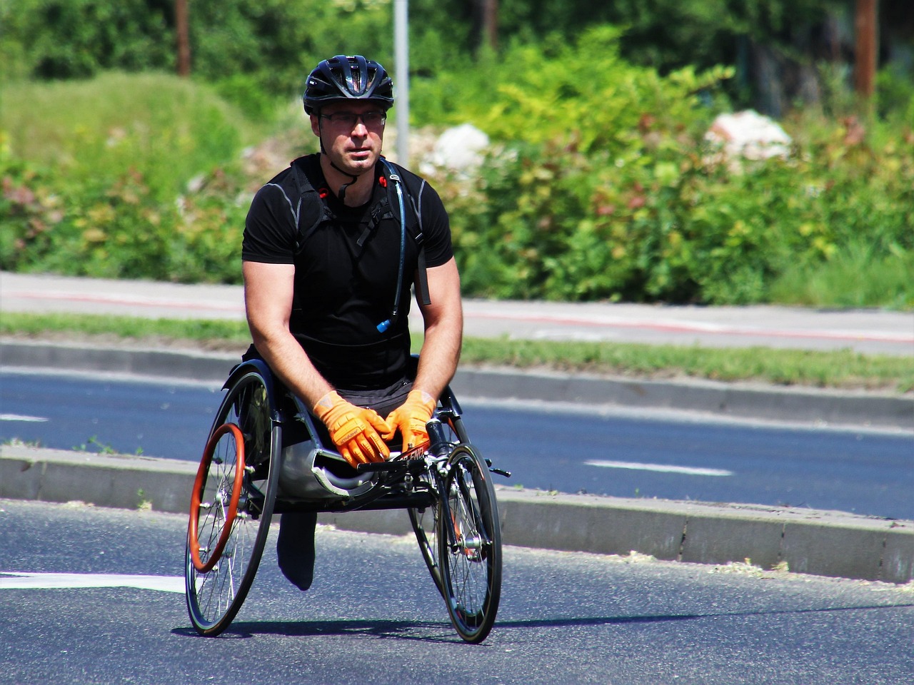 découvrez notre fauteuil roulant ultraléger, idéal pour une mobilité active et une liberté de déplacement optimale au quotidien.
